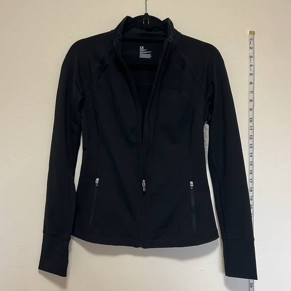 NWT GAP FIT full zipper black athletic jacket w/ thumb holes and zip pockets - Picture 5 of 11